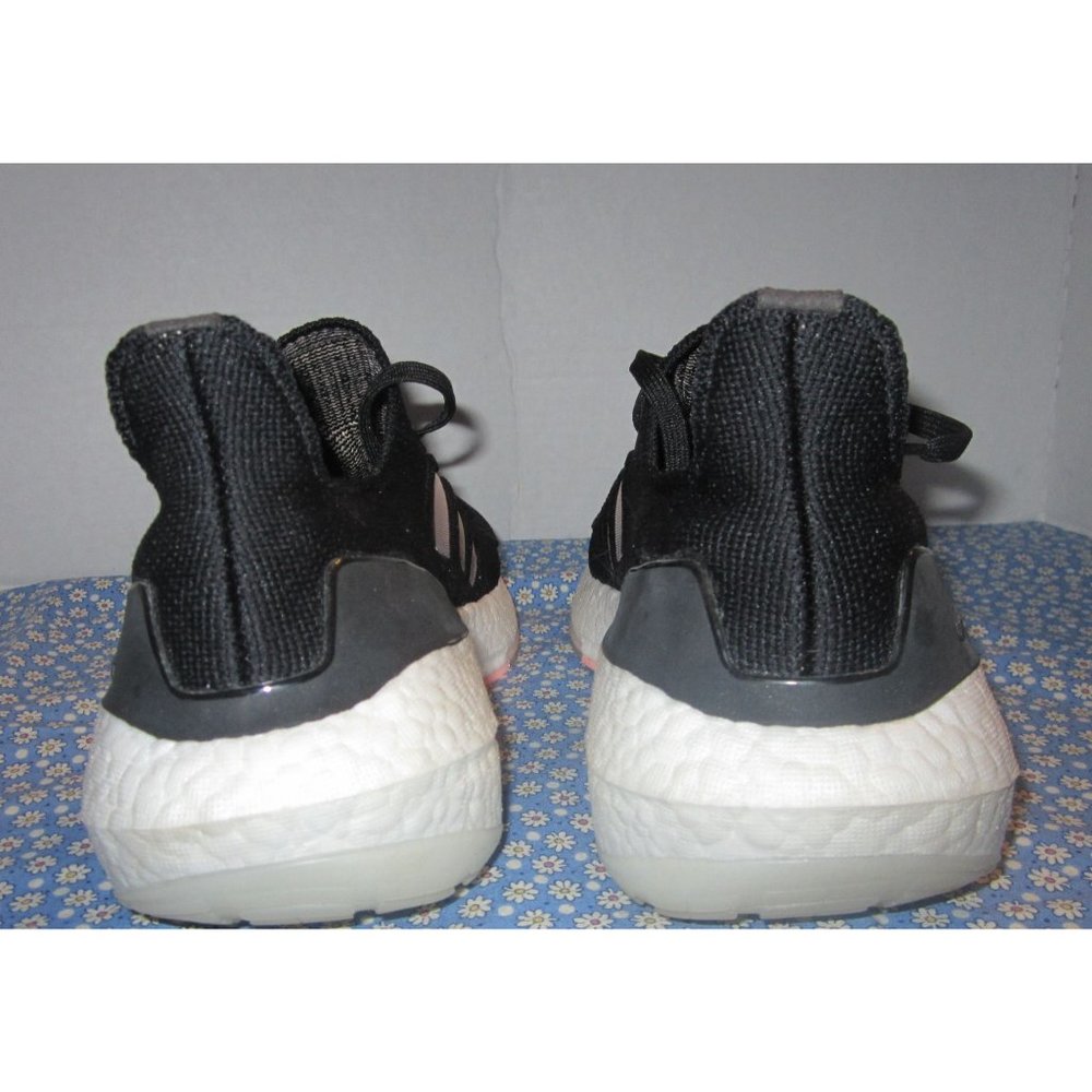 adidas Women's Ultraboost 22 Running Shoe Size 11 - Picture 5 of 12